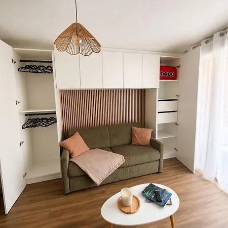شقة Elegant Air-conditioned With Balcony 2 People