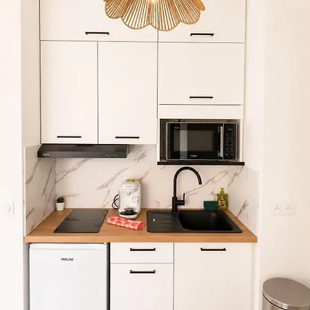 Elegant Air-conditioned With Balcony 2 People Apartament *