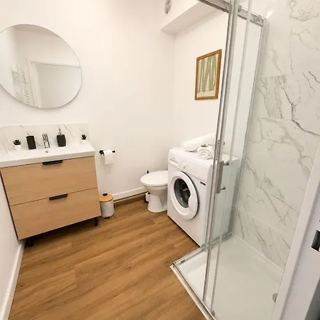 Elegant Air-conditioned With Balcony 2 People